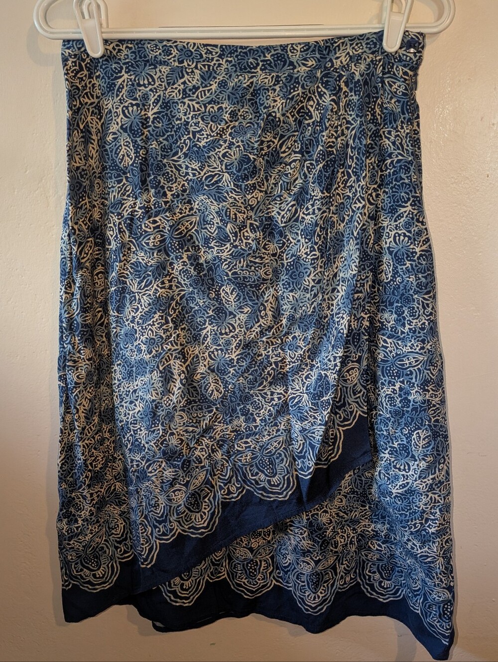 Coldwater Creek Navy and Cream Floral High-Low Wrap Skirt Size S